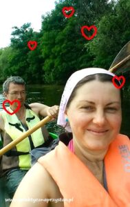 Autorka serwisu z rodziną na kajaku